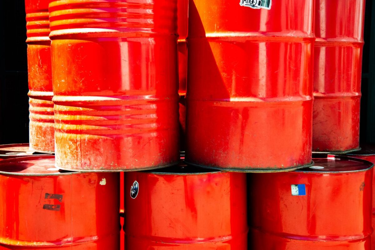 Which Sign Shows a Tanker Is Carrying Dangerous Goods?